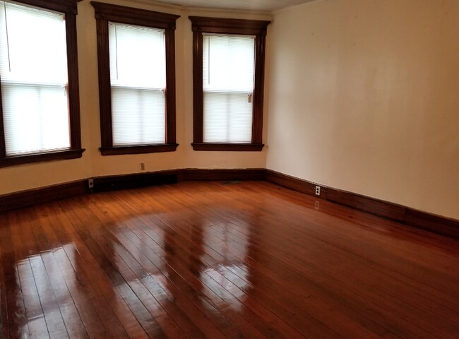Building Photo - 108 Bunker Ave