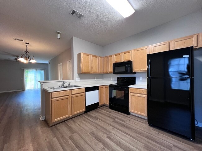 Building Photo - End Unit in Gables at Wingfield - Priced t...