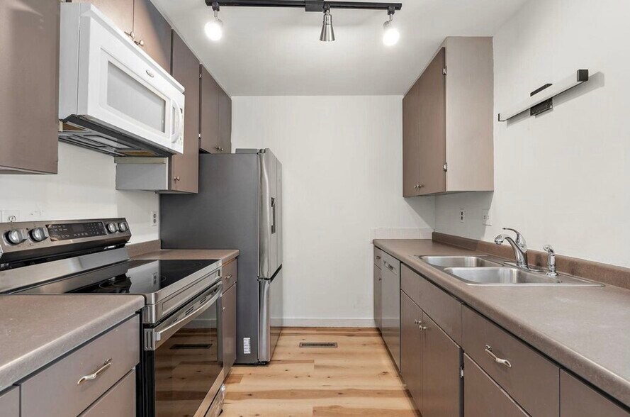 Primary Photo - 216 Arundel St