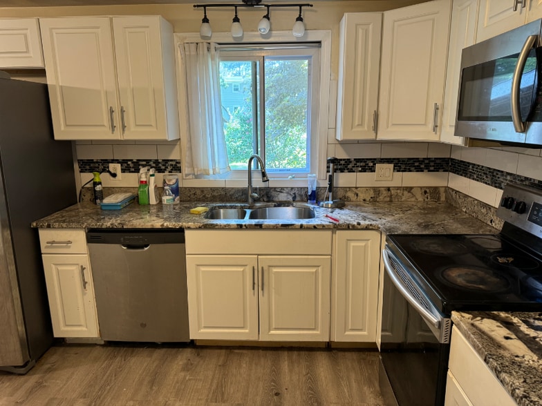 Building Photo - 92 Rambler St