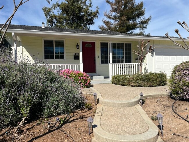 Building Photo - 1450 Carolina Dr