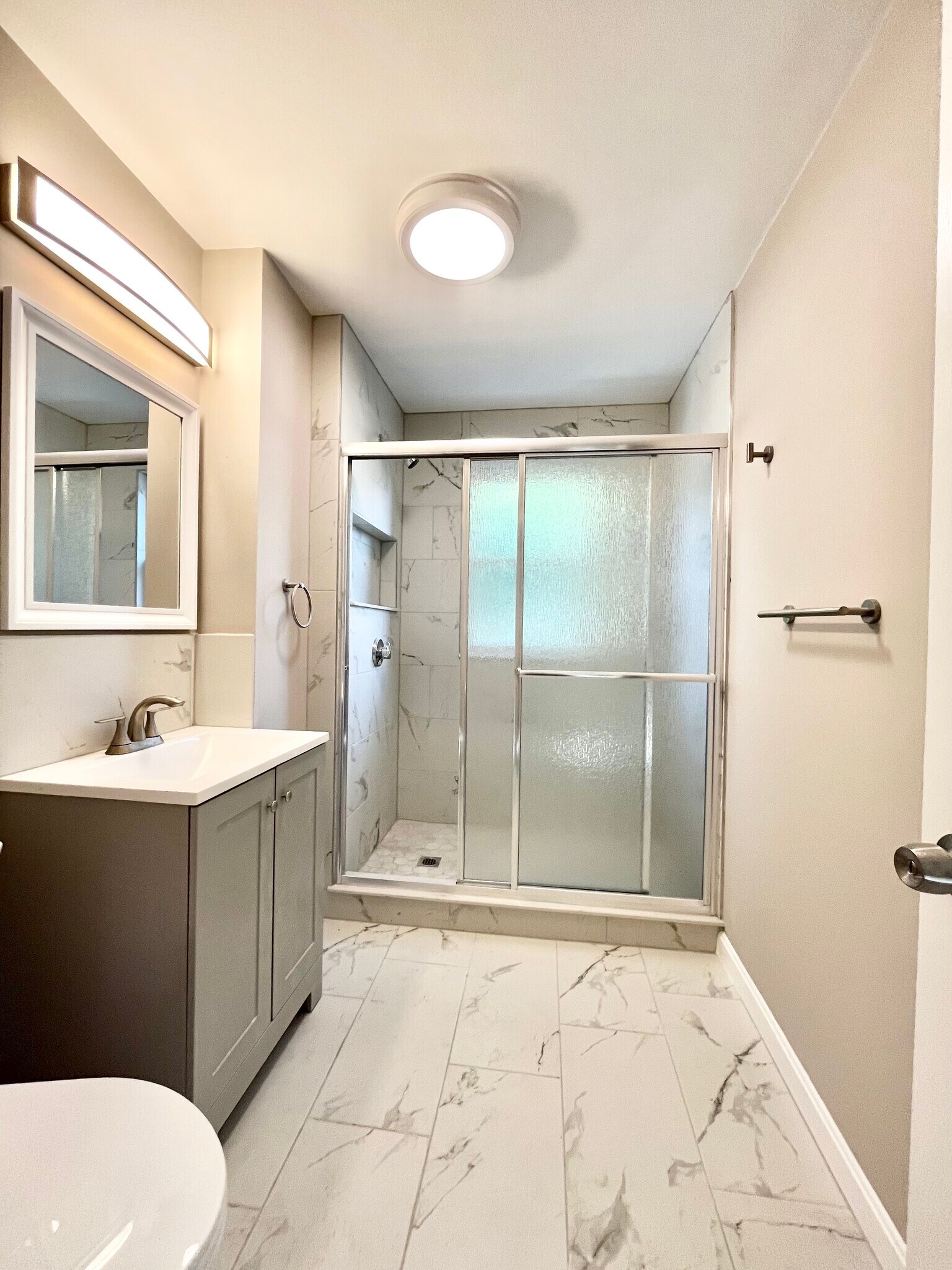 Building Photo - 16 Long Ave