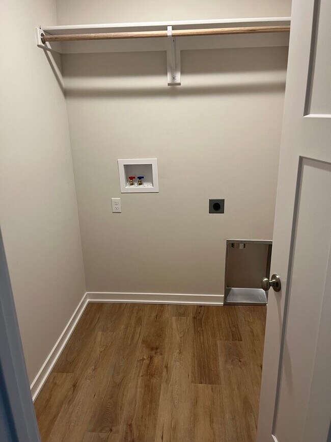 Building Photo - Spacious 5-Bedroom Duplex Near Asbury Elementary with Finished Basement & Full Amenities