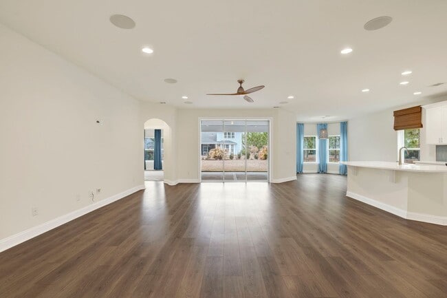 Building Photo - Waterways