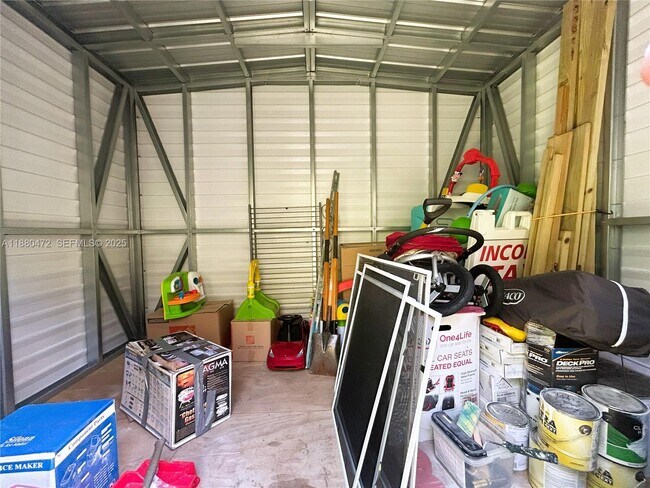 Building Photo - 6395 SW 42nd Terrace