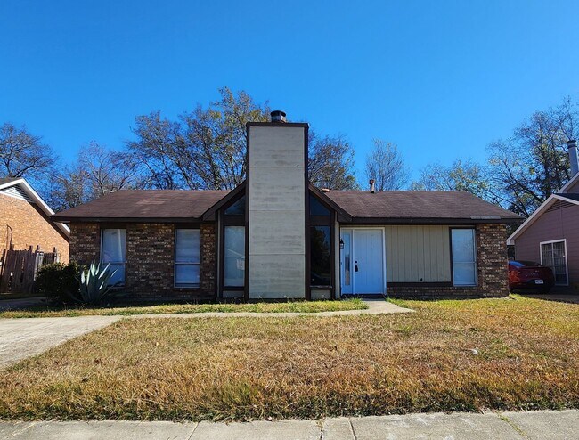 3 bedroom/2bath $1295/mth - 3 bedroom/2bath  $1295/mth