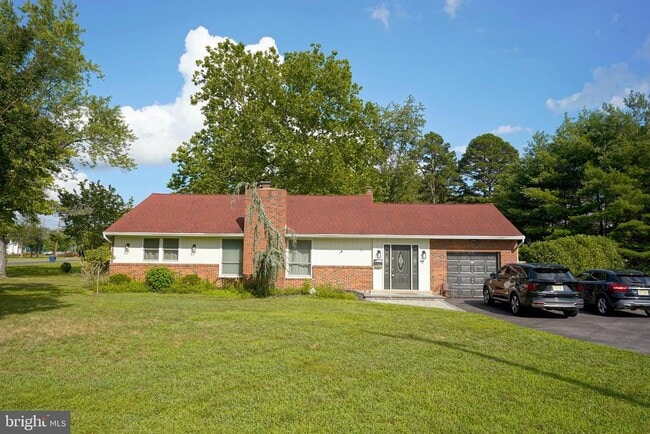 Building Photo - 11 Lake Villa Dr