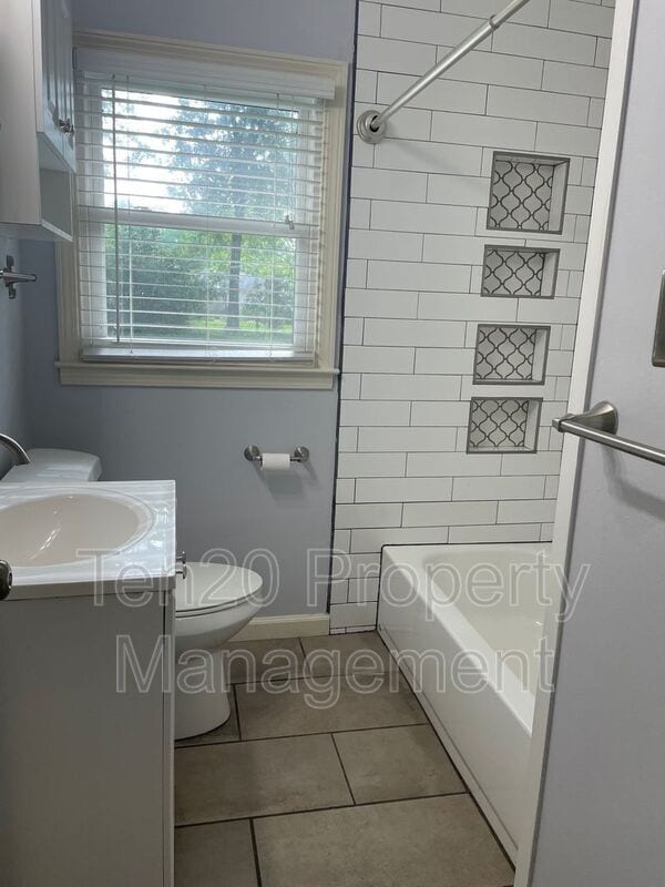 Building Photo - 5608 Morris Ave