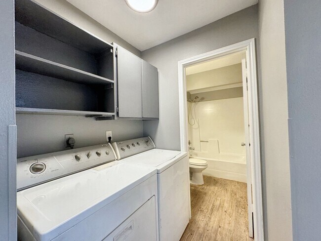 Building Photo - Sunshine Estates Completely Renovated Apar...
