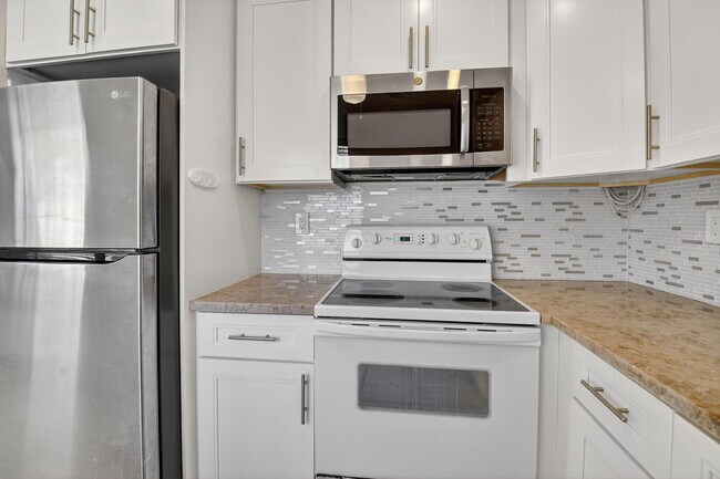 Building Photo - 341 Capri H