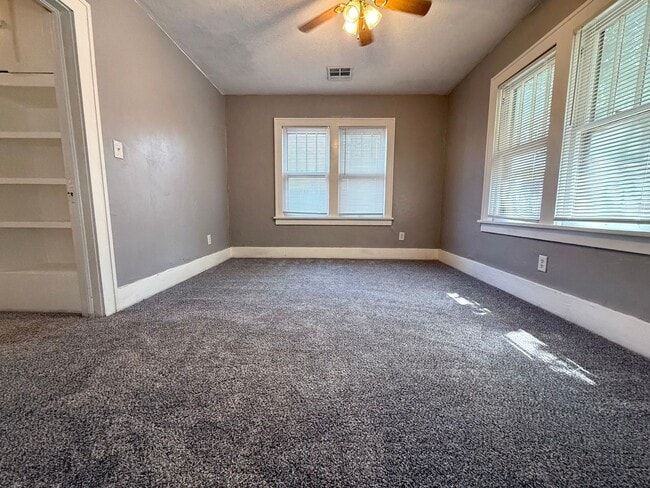 Building Photo - Updated 2BD 1BA Craftsman Home in Central ...