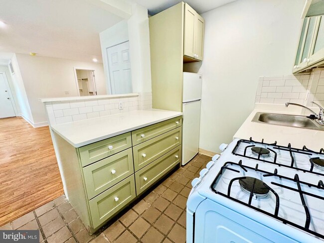 Building Photo - 2148 Green St