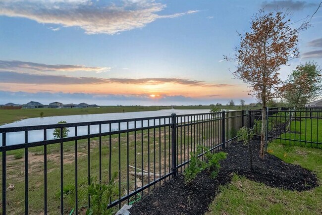Building Photo - 27615 Village Way Dr.