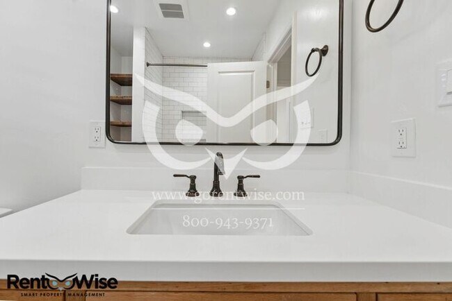 Building Photo - Short term lease only