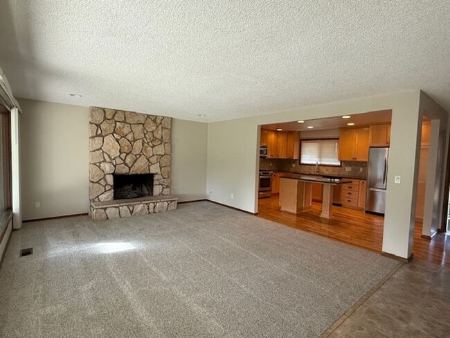 Building Photo - Amazing Freshly Updated Four Bedroom Two Bath Home In Amazing Lebanon Location!