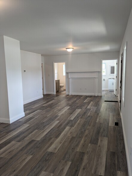 Building Photo - 329 York Rd