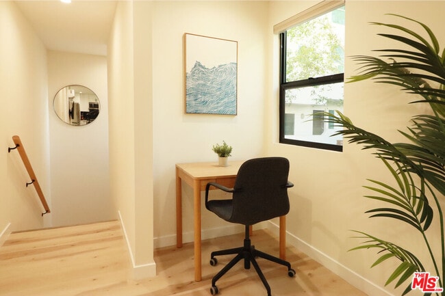 Building Photo - 918 N San Vicente Blvd