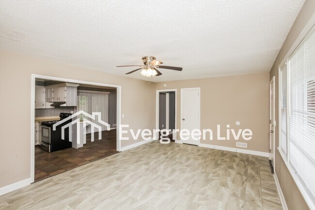 Building Photo - 1454 Fork Ave