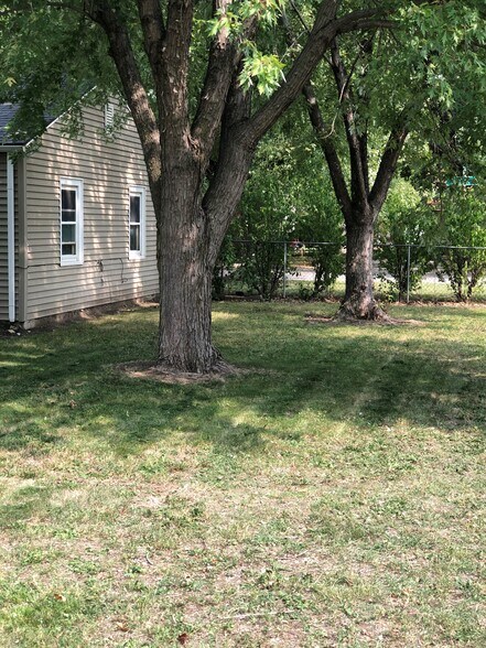 Primary Photo - 4515 Elmhurst