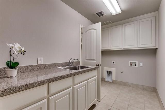 Building Photo - 7027 Nueces Dr