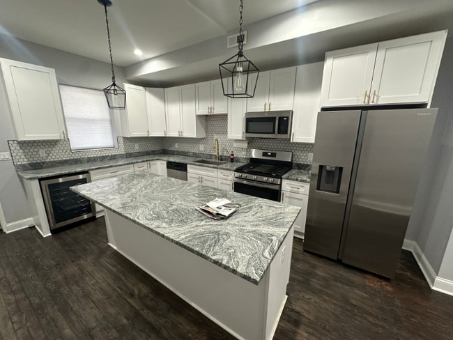 Building Photo - 2301 Iverson St