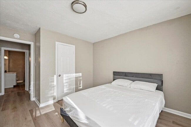 Building Photo - 1010 West Dr