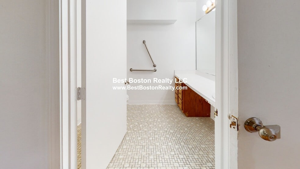 Building Photo - 100 Fellsview Ter