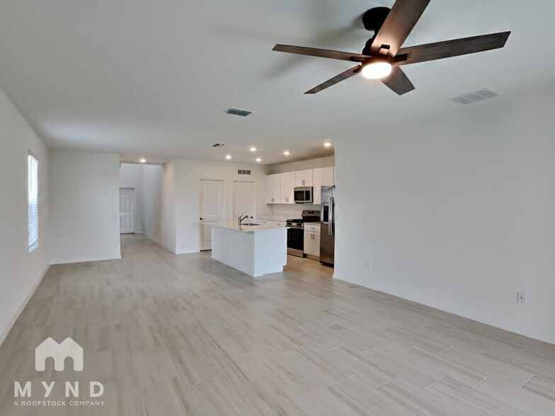 Building Photo - 35142 Gravelly Dr