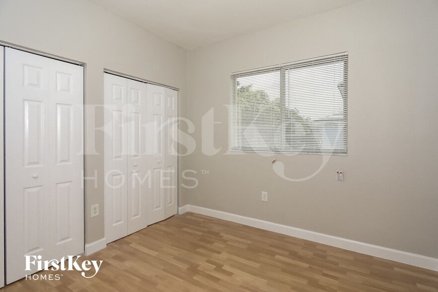 Building Photo - 3168 NE 4th St