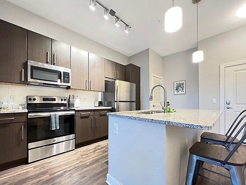 Building Photo - 2615 N Grady Ave