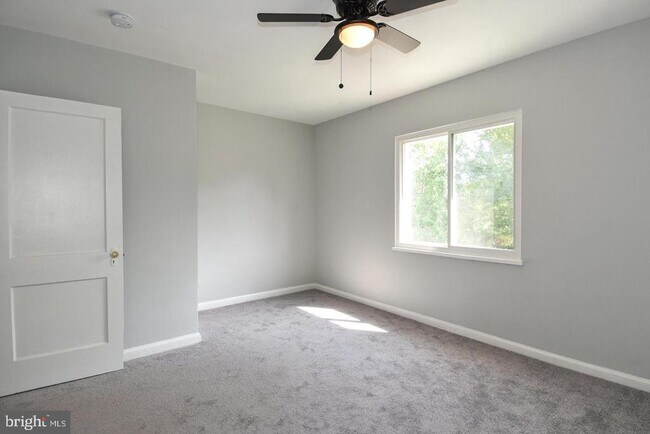 Building Photo - 204 34th St NE