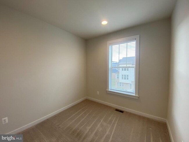 Building Photo - 8612 Shady Pines Dr