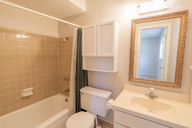 Building Photo - 6125 S Troost Ave