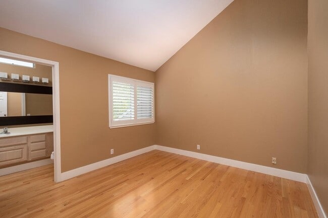 Building Photo - 812 Constellation Ct