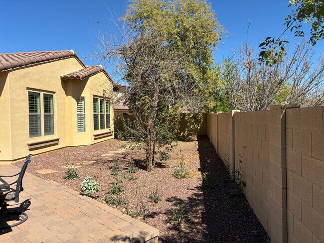 Building Photo - 20973 W Cora Vista