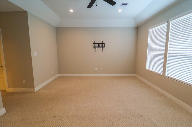 Building Photo - 5213 Pinemont Creek Ln