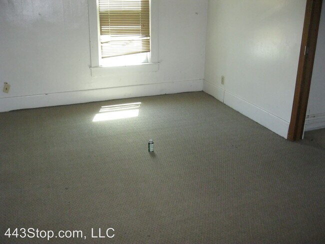 Building Photo - 3 br, 1 bath House - 809 North Garth St.