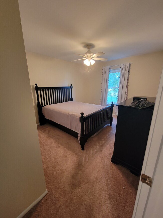 Building Photo - 9115 Honeysuckle Dr