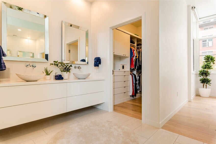 Building Photo - 800 The Mark Ln