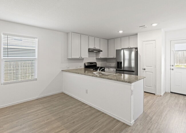 Building Photo - "Gorgeous 3-Bedroom Home with 2 Full Baths in San Antonio's Serene 1450 Sq Ft Retreat!"