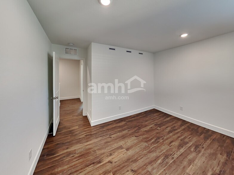 Building Photo - 8879 Tiger Tooth Ave