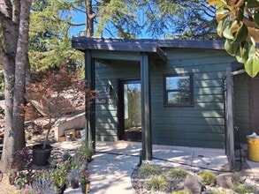 Building Photo - Stylish Newly Built One-bedroom in the Heart of Ashland