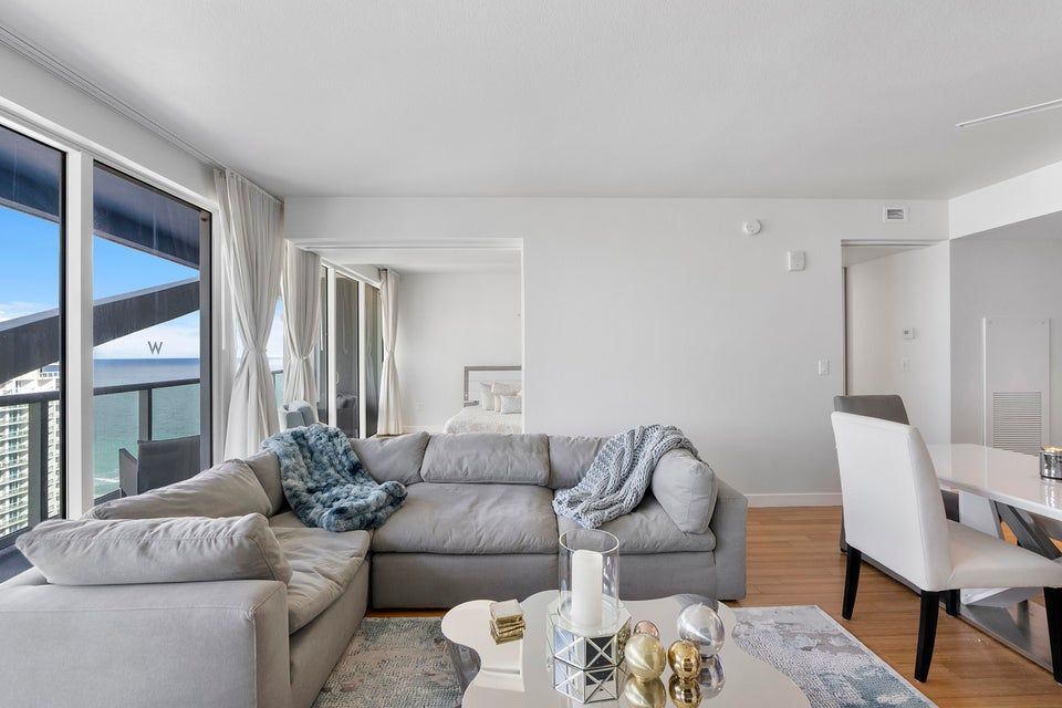 Building Photo - 3101 Bayshore Dr