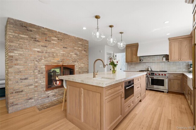 Building Photo - 90 Springhurst Rd