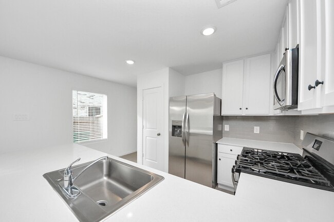 Building Photo - 833 Vlg Brk Dr