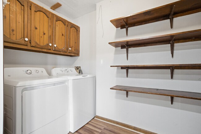 Building Photo - 639 Mill Landing Rd