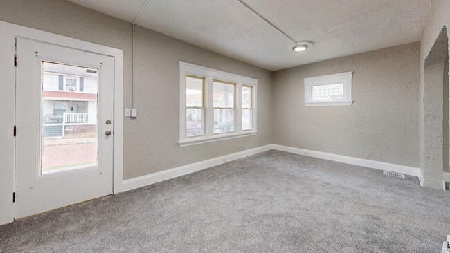 Building Photo - Old Brooklyn Area - 3 Bedroom Single Famil...