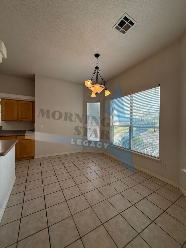 Building Photo - Spacious 3-Bedroom Home Off Roadrunner!