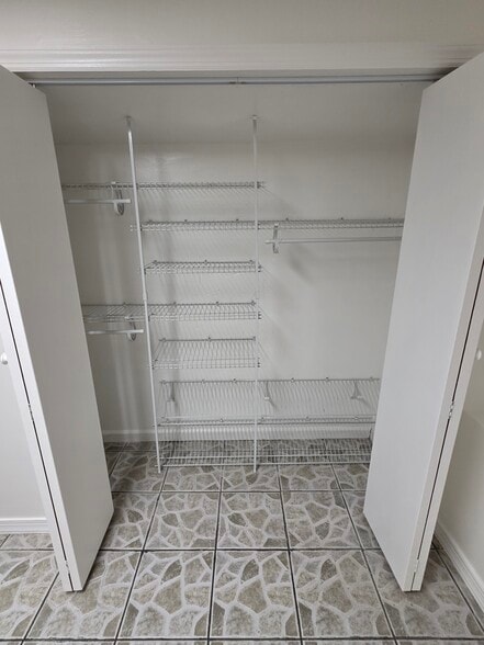 Walk in Closet - 569 Linden Ave