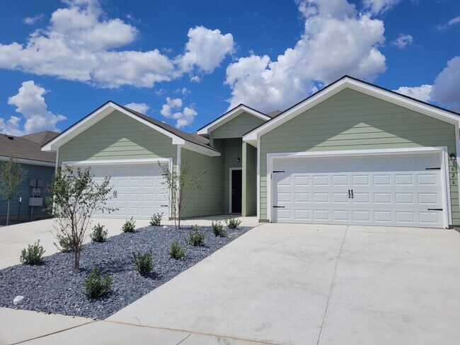 Primary Photo - Luxury 3/2 Duplex in Seguin, Texas